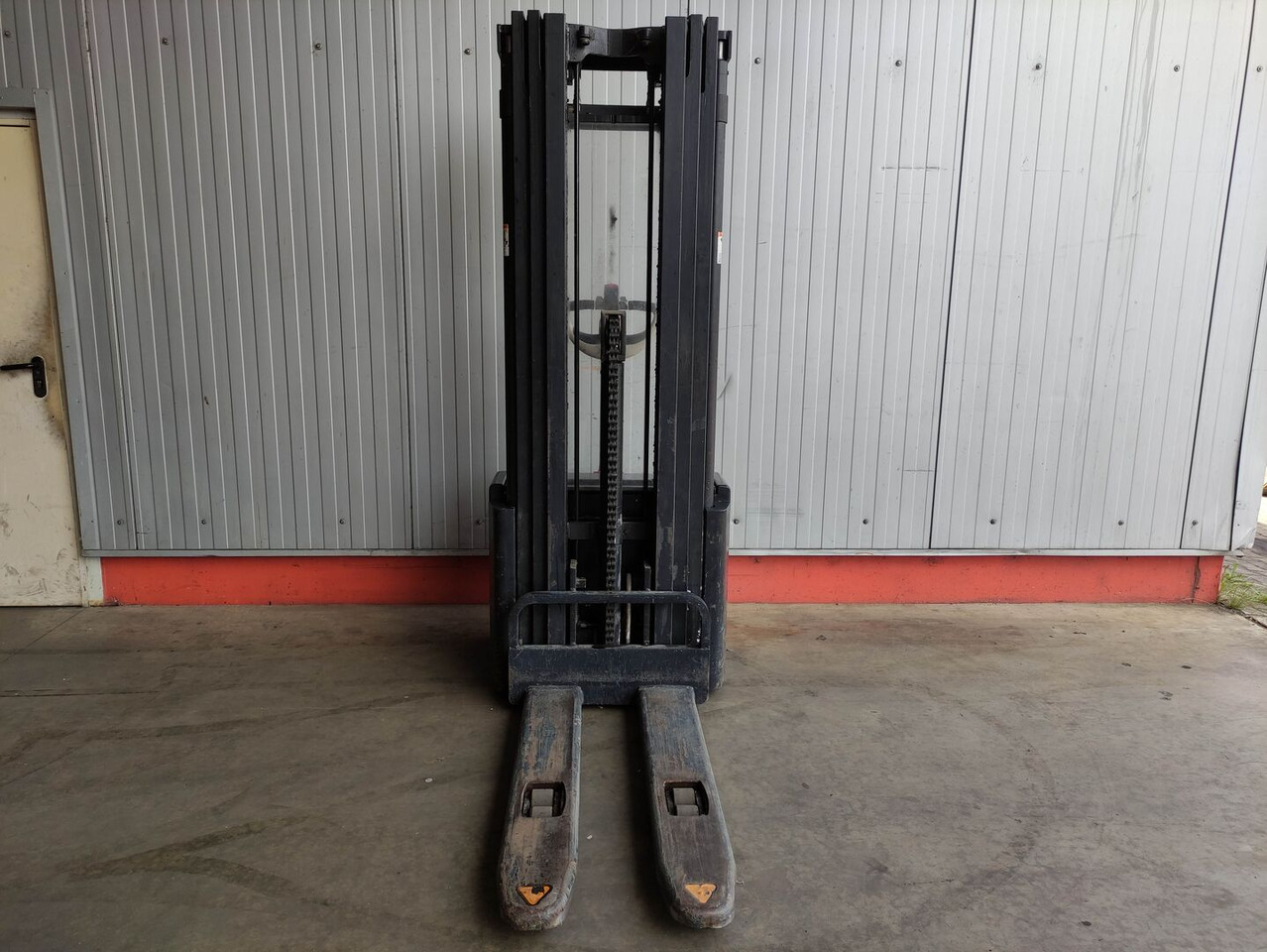 Crown WE2300-1.6-TT - Stacker: picture 3 Crown WE2300-1.6-TT - Stacker: picture 3