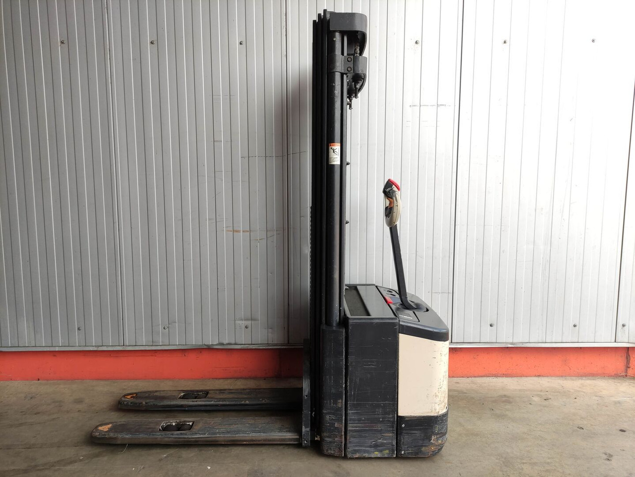 Crown WE2300-1.6-TT - Stacker: picture 1 Crown WE2300-1.6-TT - Stacker: picture 1
