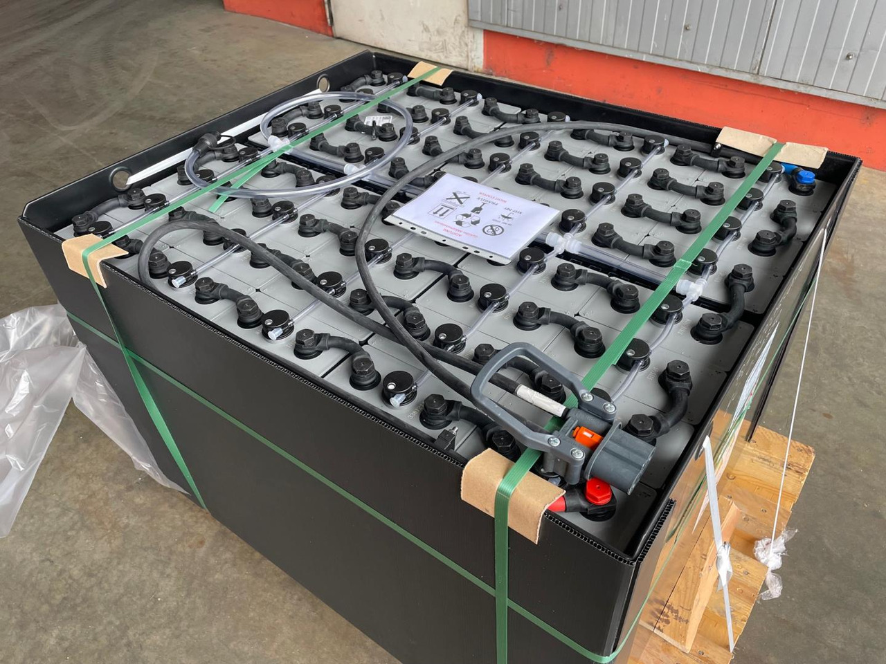 Eternity 80V 5 EPzS 625 - Battery for Material handling equipment: picture 1 Eternity 80V 5 EPzS 625 - Battery for Material handling equipment: picture 1