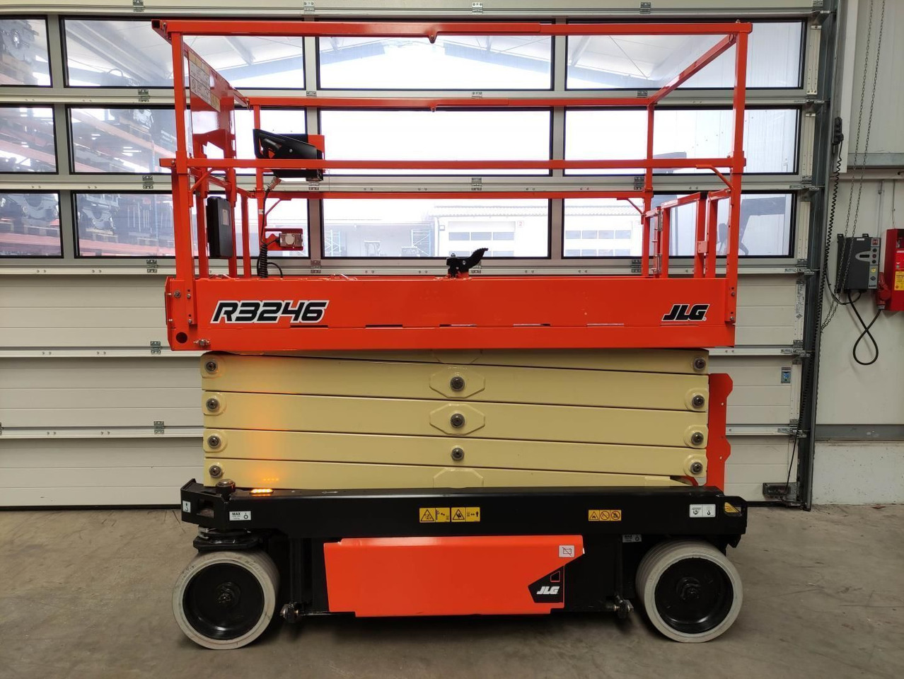JLG R3246 - Scissor lift: picture 1 JLG R3246 - Scissor lift: picture 1