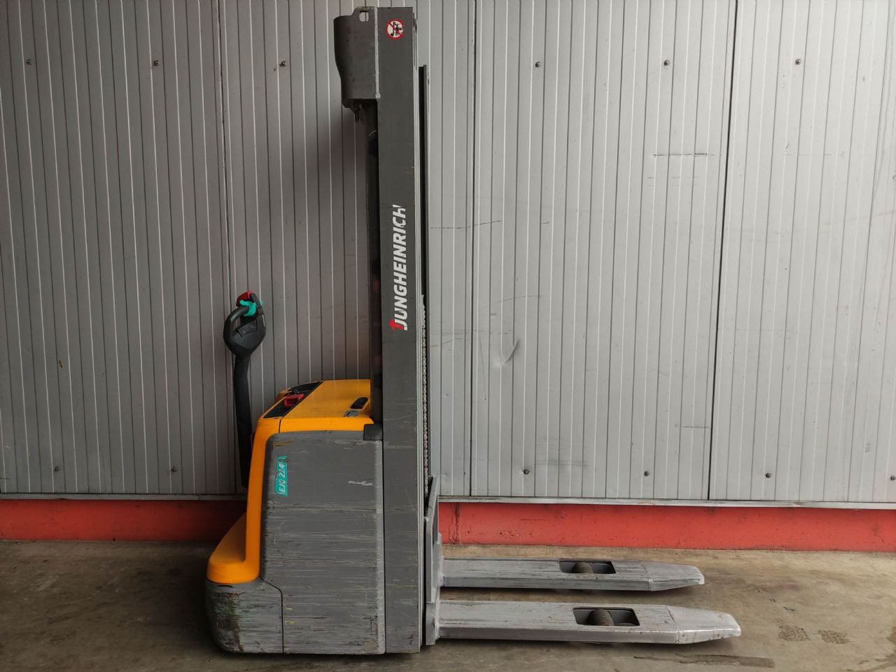 Jungheinrich EJC 214 - Stacker: picture 2 Jungheinrich EJC 214 - Stacker: picture 2