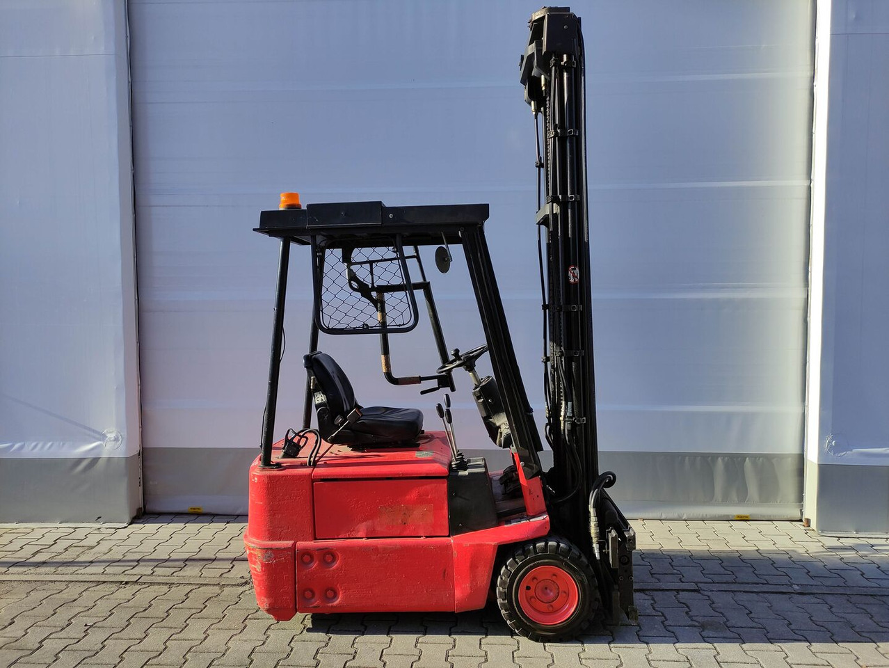 Linde E15-324 - Electric forklift: picture 2 Linde E15-324 - Electric forklift: picture 2