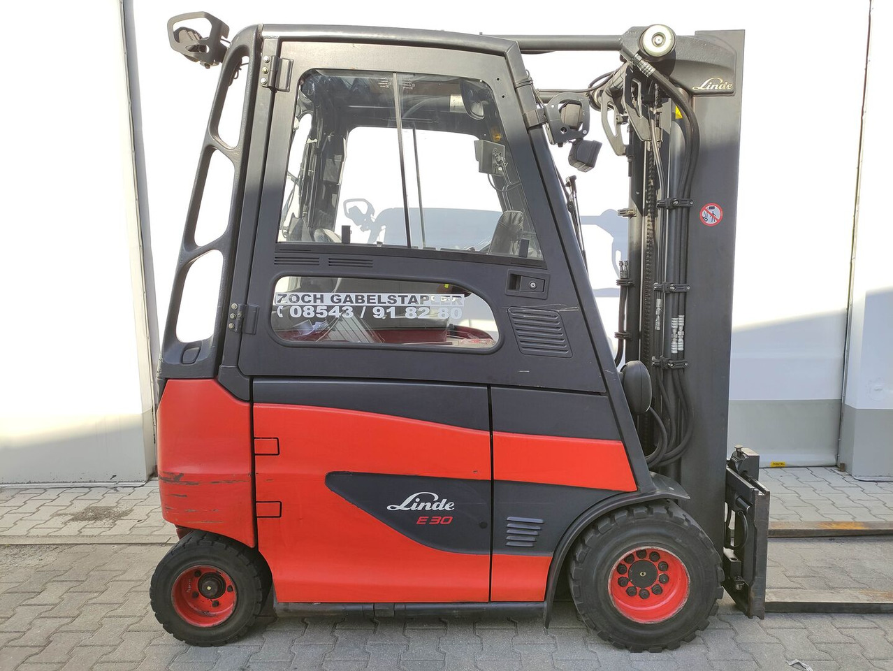 Linde E30H-01-600-387 - Electric forklift: picture 2 Linde E30H-01-600-387 - Electric forklift: picture 2
