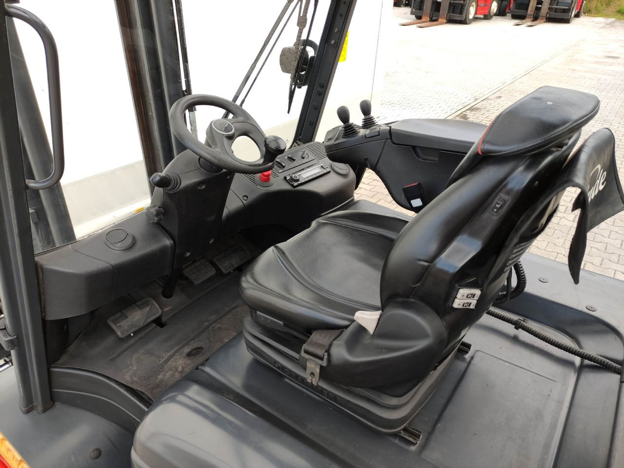 Linde E50HL-01-388 - Electric forklift: picture 5 Linde E50HL-01-388 - Electric forklift: picture 5