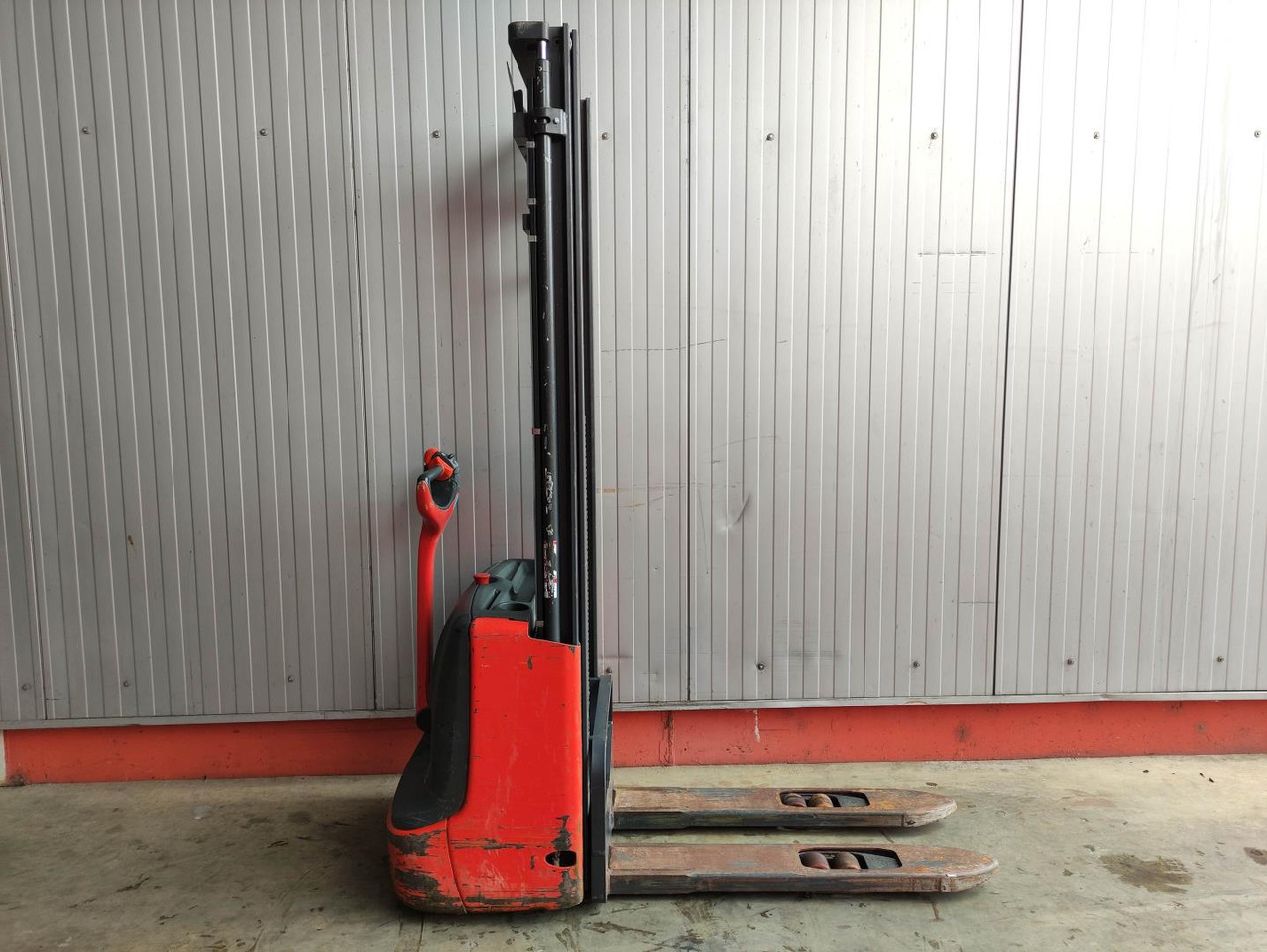Linde L12 - Stacker: picture 2 Linde L12 - Stacker: picture 2