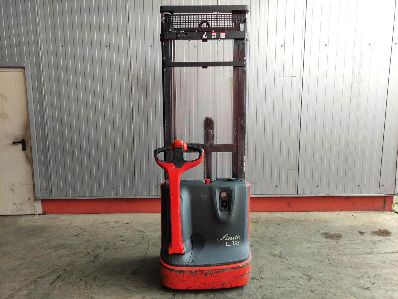 Linde L12 - Stacker: picture 4 Linde L12 - Stacker: picture 4