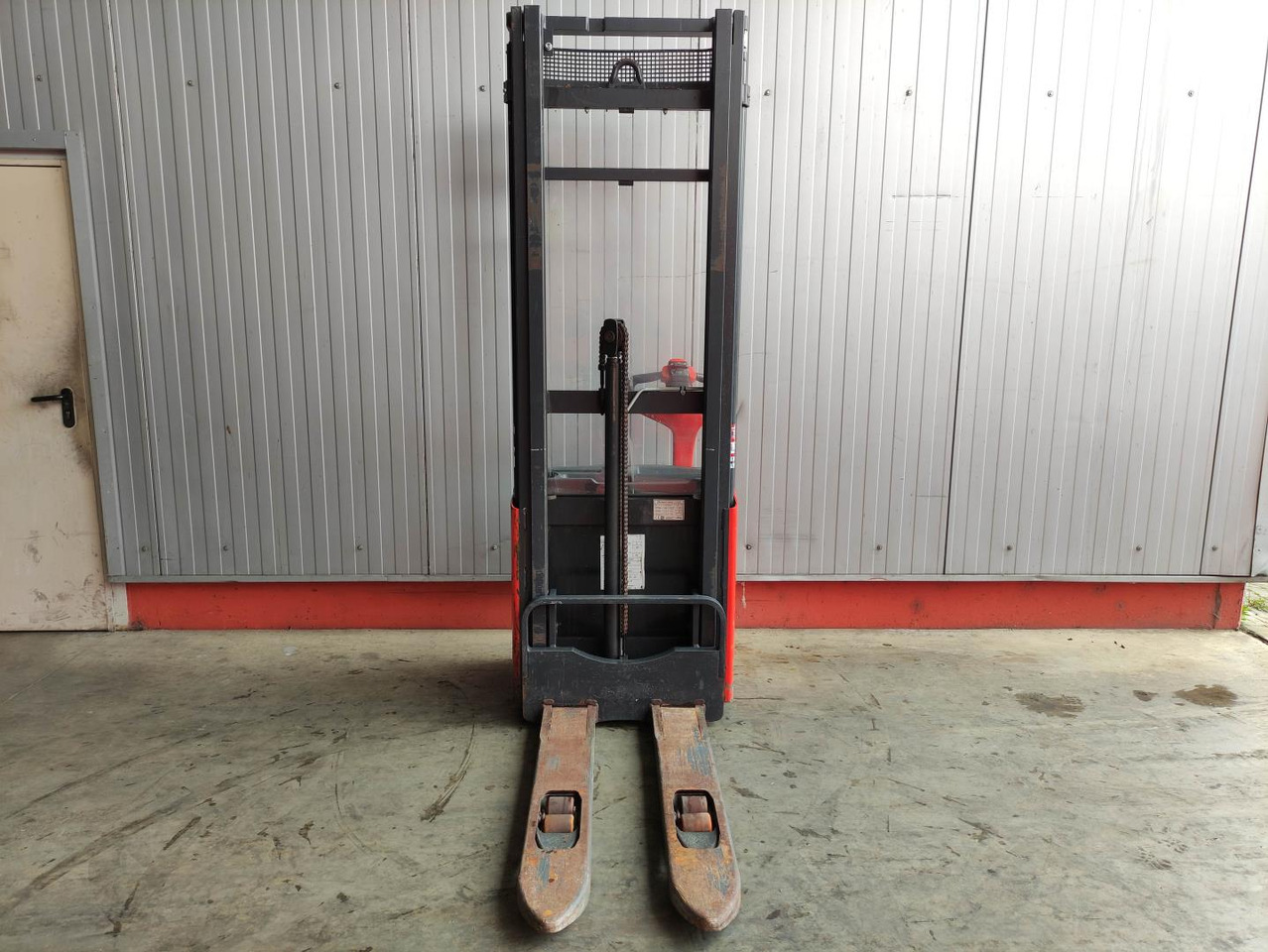Linde L12 - Stacker: picture 3 Linde L12 - Stacker: picture 3