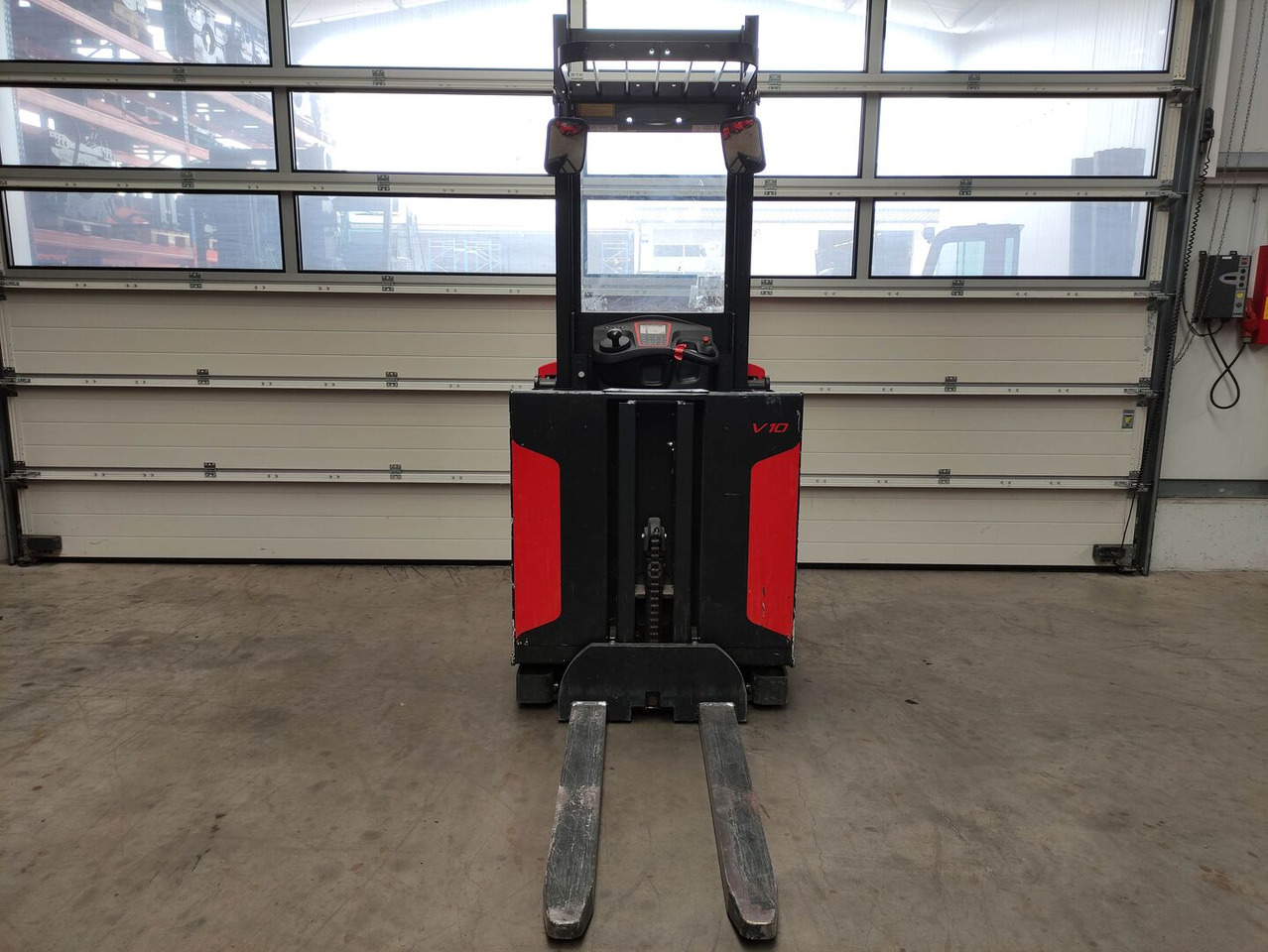 Linde V10-02 - Order picker: picture 3 Linde V10-02 - Order picker: picture 3