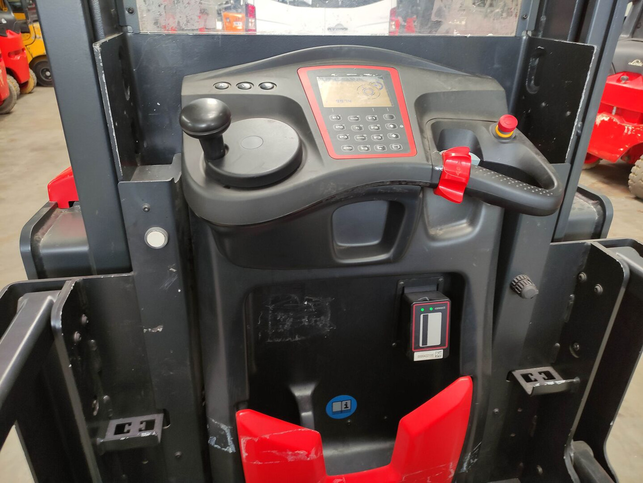 Linde V10-02 - Order picker: picture 5 Linde V10-02 - Order picker: picture 5