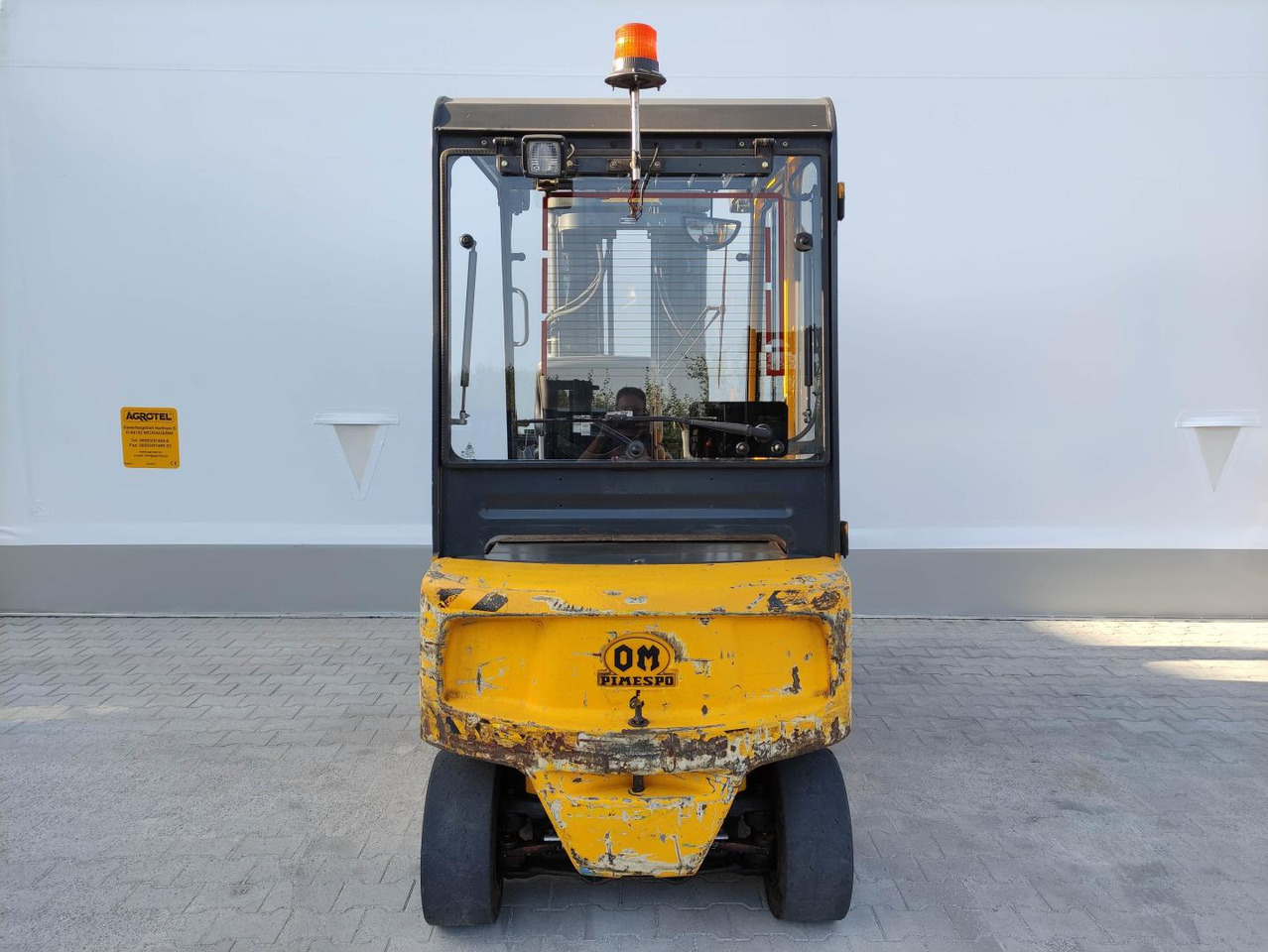 OM-Pimespo XE40 - Electric forklift: picture 4 OM-Pimespo XE40 - Electric forklift: picture 4
