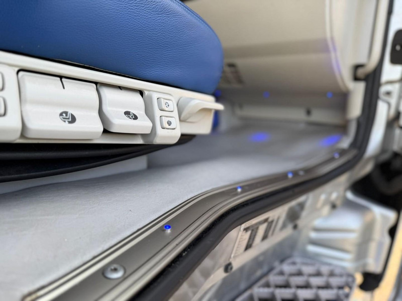 Tractor unit Scania R450 SHOW TRUCK, FULL AIR, SPECIAL INTERIOR, RETARDER, PTO.: picture 17