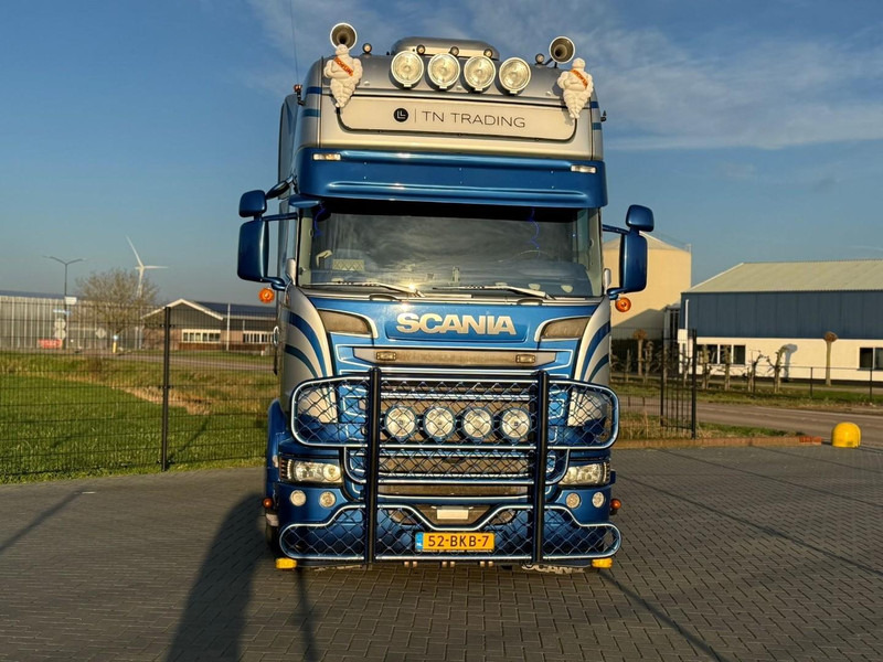 Scania R450 SHOW TRUCK, FULL AIR, SPECIAL INTERIOR, RETARDER, PTO. - Tractor unit: picture 2 Scania R450 SHOW TRUCK, FULL AIR, SPECIAL INTERIOR, RETARDER, PTO. - Tractor unit: picture 2