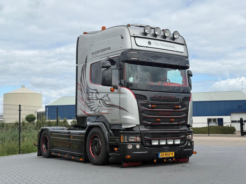 Scania R580 SILVER GRIFFIN, 021/100, FULL AIR, SHOW, TOP! - Tractor unit: picture 1 Scania R580 SILVER GRIFFIN, 021/100, FULL AIR, SHOW, TOP! - Tractor unit: picture 1
