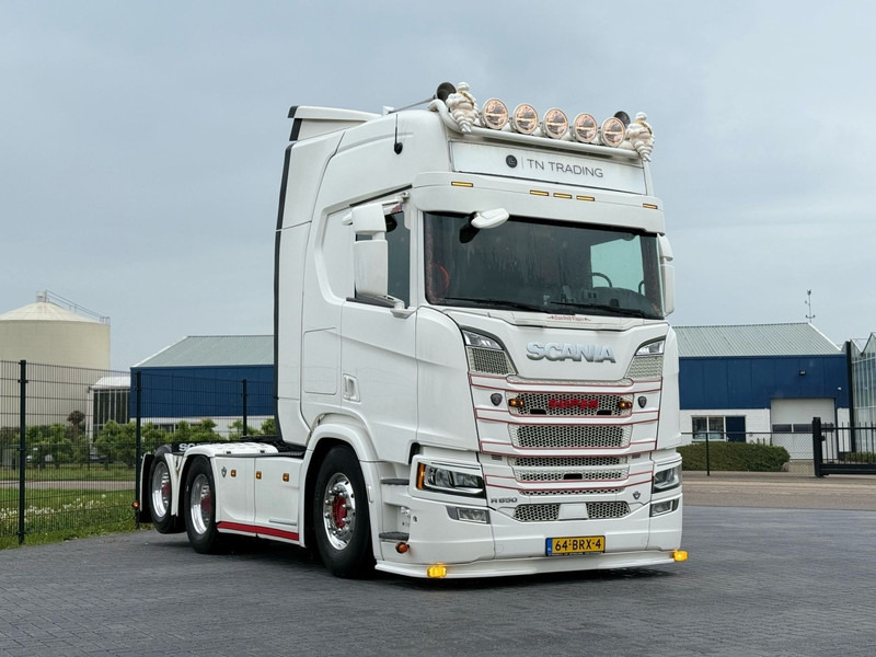 Scania R650 V8 FULL AIR, SHOW TRUCK, SPECIAL INTERIOR, SMART TACHO 2. - Tractor unit: picture 1 Scania R650 V8 FULL AIR, SHOW TRUCK, SPECIAL INTERIOR, SMART TACHO 2. - Tractor unit: picture 1