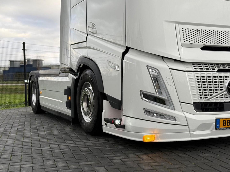 Volvo FH 13.460XL NEW, FULL AIR, ALCOA, HYDRAULIC, XL, SHOW, FULL. - Tractor unit: picture 5 Volvo FH 13.460XL NEW, FULL AIR, ALCOA, HYDRAULIC, XL, SHOW, FULL. - Tractor unit: picture 5