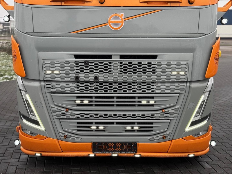 Volvo FH 13.500XL SHOW TRUCK, INTERIOR, GESTUURDE VOORLOPER, XL, LAGE KM. - Tractor unit: picture 4 Volvo FH 13.500XL SHOW TRUCK, INTERIOR, GESTUURDE VOORLOPER, XL, LAGE KM. - Tractor unit: picture 4