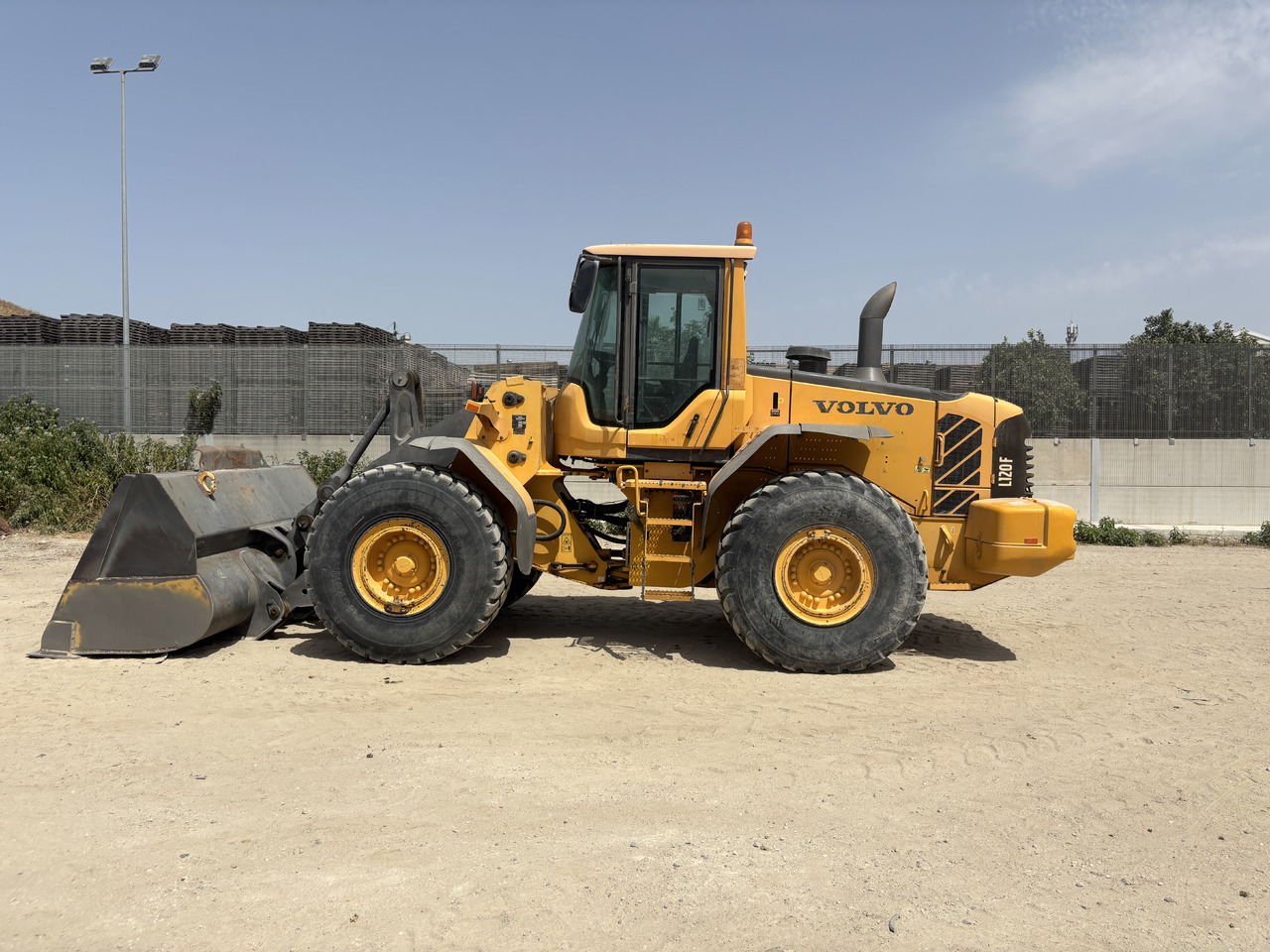 VOLVO L120F - Construction machinery: picture 2 VOLVO L120F - Construction machinery: picture 2