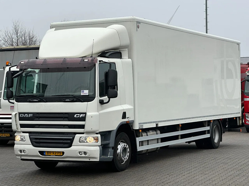 DAF CF 65.220 4x2 Gesloten Opbouw 9.10 Mtr / Laadklep *265 Tkm* Euro 5 - Box truck: picture 1 DAF CF 65.220 4x2 Gesloten Opbouw 9.10 Mtr / Laadklep *265 Tkm* Euro 5 - Box truck: picture 1