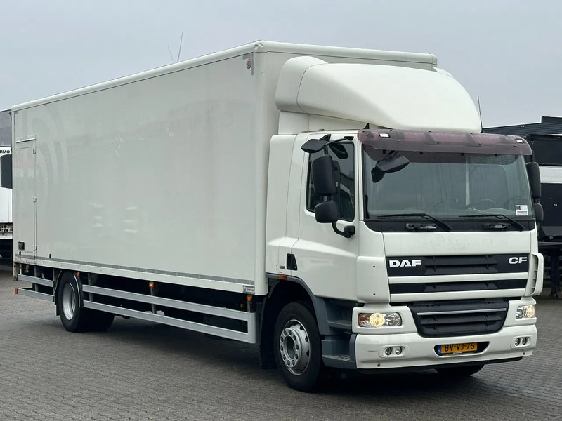 DAF CF 65.220 4x2 Gesloten Opbouw 9.10 Mtr / Laadklep *265 Tkm* Euro 5 - Box truck: picture 2 DAF CF 65.220 4x2 Gesloten Opbouw 9.10 Mtr / Laadklep *265 Tkm* Euro 5 - Box truck: picture 2