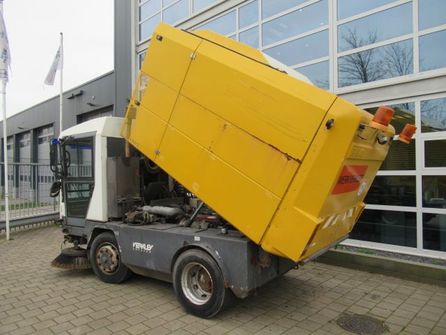 Ravo 5002 580 80km/h - Road sweeper: picture 2 Ravo 5002 580 80km/h - Road sweeper: picture 2