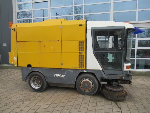 Ravo 5002 580 80km/h - Road sweeper: picture 5 Ravo 5002 580 80km/h - Road sweeper: picture 5