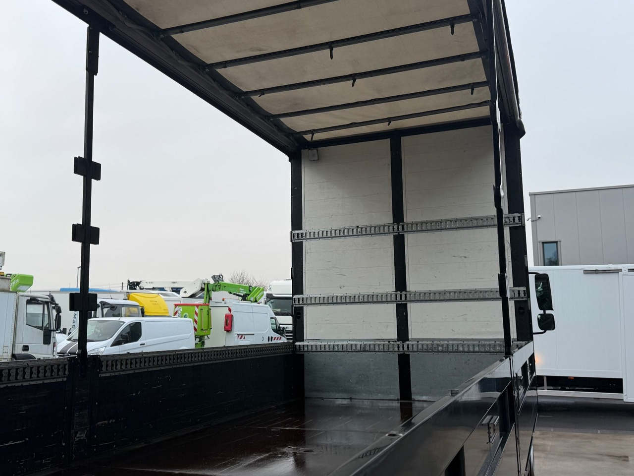 Curtainsider truck Mercedes-Benz Atego 1530 Pritsche/Plane, Palfinger Lbw, Edscha: picture 12 Curtainsider truck Mercedes-Benz Atego 1530 Pritsche/Plane, Palfinger Lbw, Edscha: picture 12