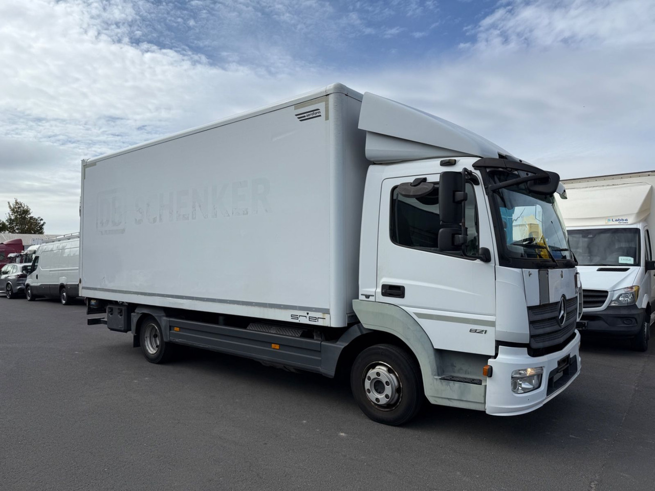 Mercedes-Benz Atego 3 4x2 821 4x2 LBW / Ahk. / Palfinger / 6m - Box truck: picture 3 Mercedes-Benz Atego 3 4x2 821 4x2 LBW / Ahk. / Palfinger / 6m - Box truck: picture 3