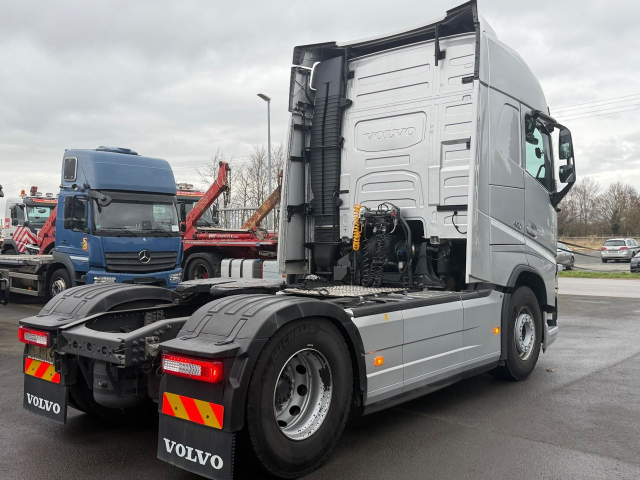 Volvo FH 460 Globetrotter, Voll-Spoiler, 2x Tank - Tractor unit: picture 5 Volvo FH 460 Globetrotter, Voll-Spoiler, 2x Tank - Tractor unit: picture 5