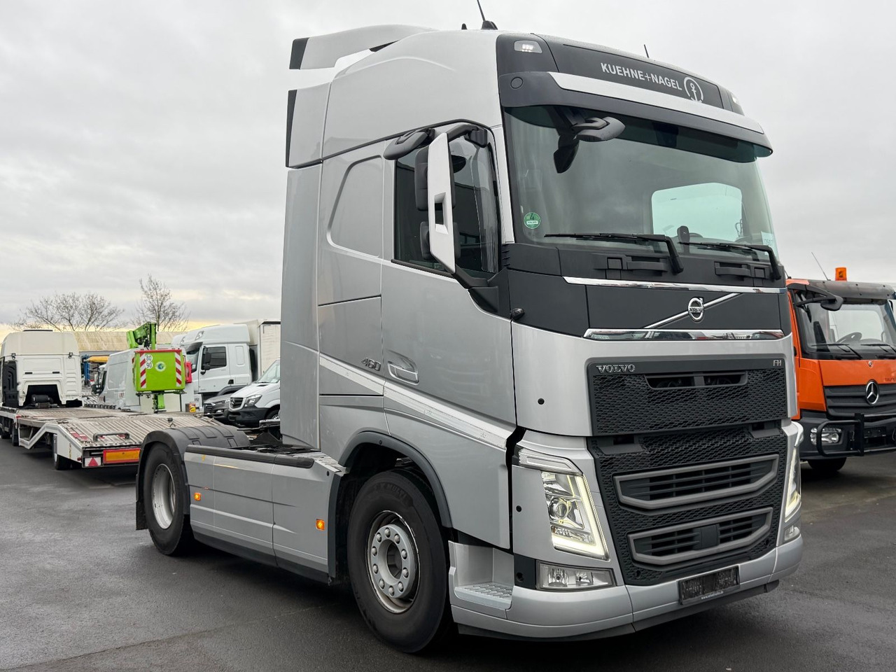 Volvo FH 460 Globetrotter, Voll-Spoiler, 2x Tank - Tractor unit: picture 1 Volvo FH 460 Globetrotter, Voll-Spoiler, 2x Tank - Tractor unit: picture 1