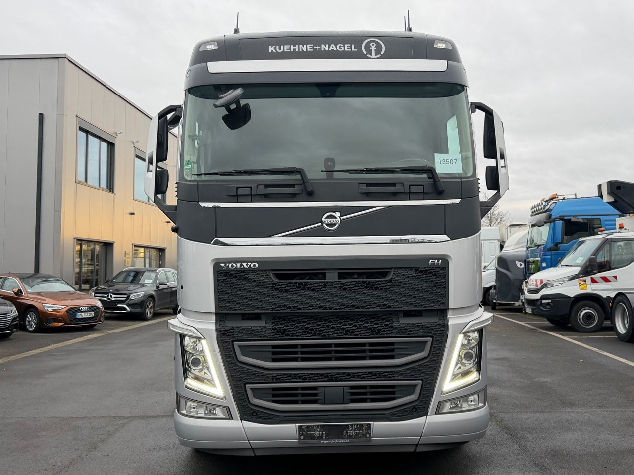 Volvo FH 460 Globetrotter, Voll-Spoiler, 2x Tank - Tractor unit: picture 2 Volvo FH 460 Globetrotter, Voll-Spoiler, 2x Tank - Tractor unit: picture 2