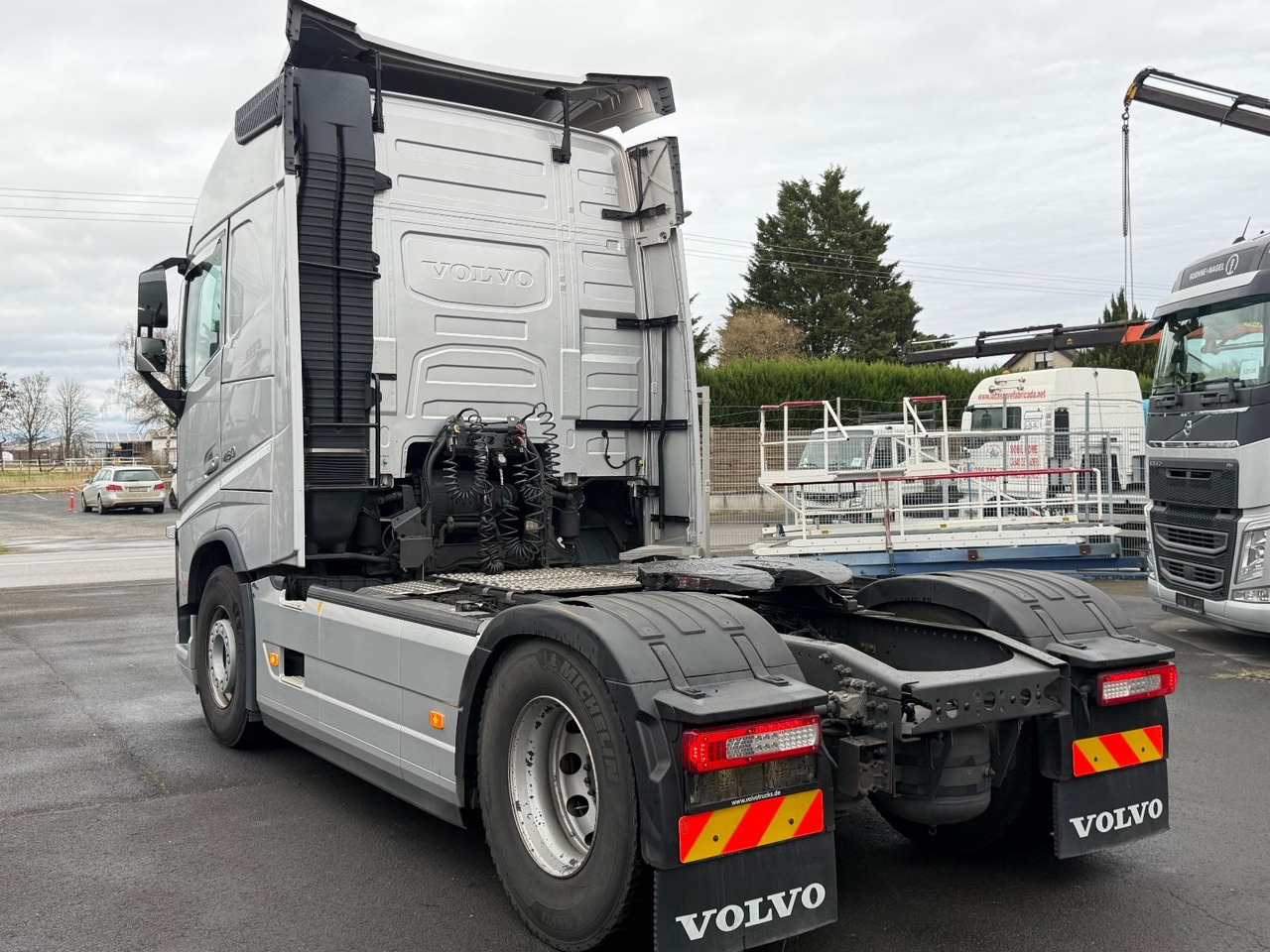 Volvo FH 460 Globetrotter, Voll-Spoiler, 2x Tank - Tractor unit: picture 5 Volvo FH 460 Globetrotter, Voll-Spoiler, 2x Tank - Tractor unit: picture 5