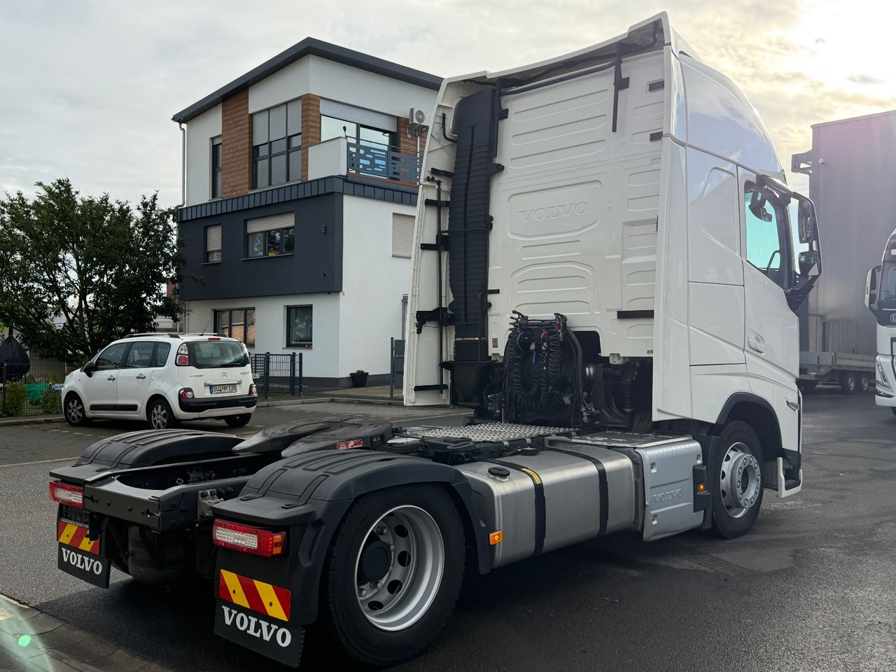 Volvo FH 460 Globetrotter XL, iSave, Lowdeck, Hub, E6 - Tractor unit: picture 4 Volvo FH 460 Globetrotter XL, iSave, Lowdeck, Hub, E6 - Tractor unit: picture 4