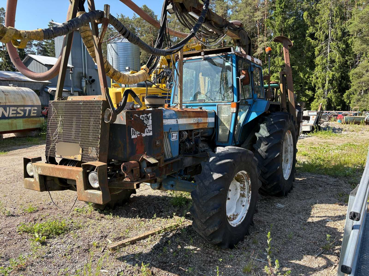 Rock drill Doofor DF530S and Tractor Ford New Holland 5610 - Drilling rig: picture 2 Rock drill Doofor DF530S and Tractor Ford New Holland 5610 - Drilling rig: picture 2