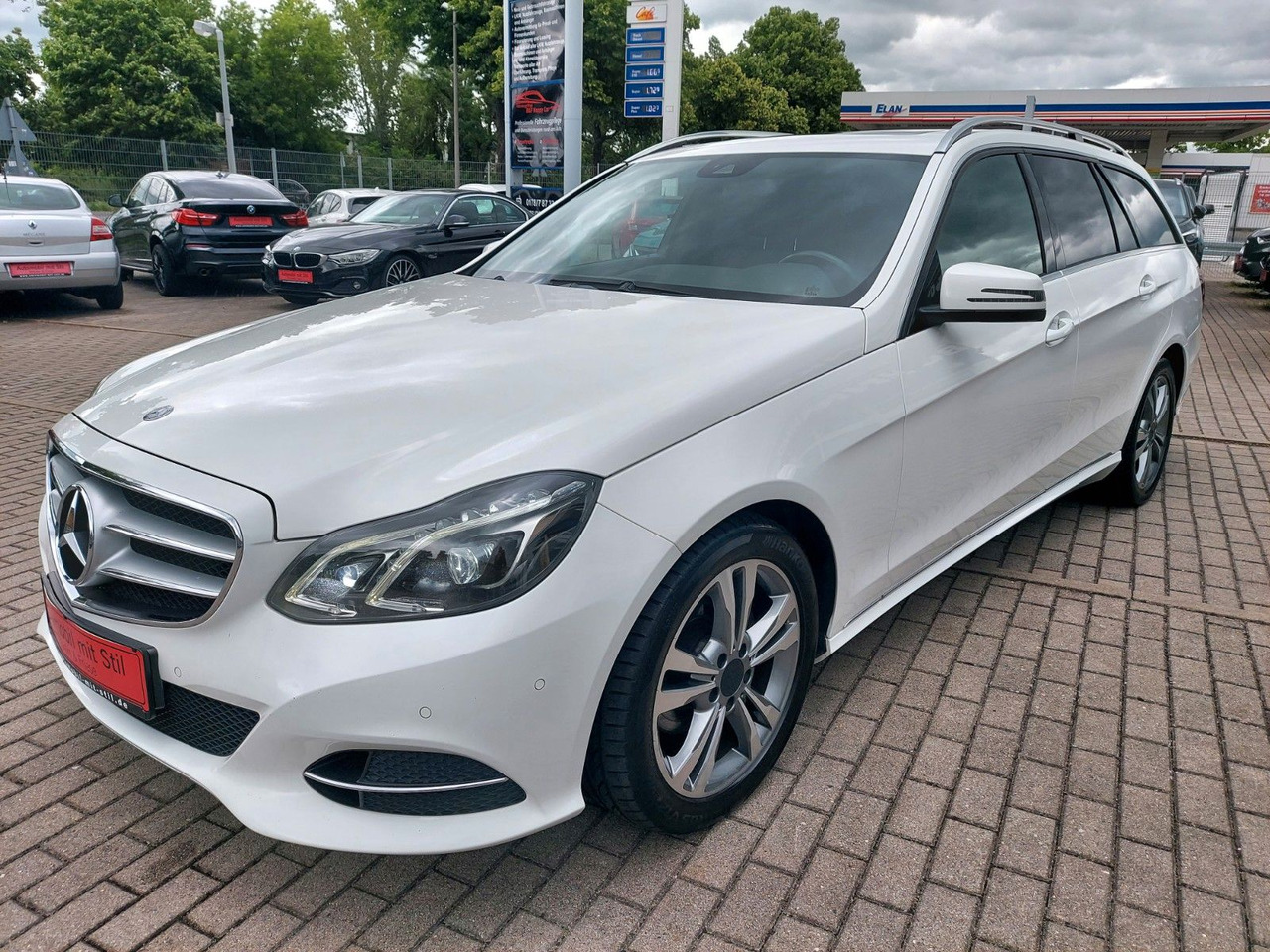 Mercedes-Benz E 220 E -Klasse T 220CDI LED Glasdach Leder Navi - Car: picture 5 Mercedes-Benz E 220 E -Klasse T 220CDI LED Glasdach Leder Navi - Car: picture 5