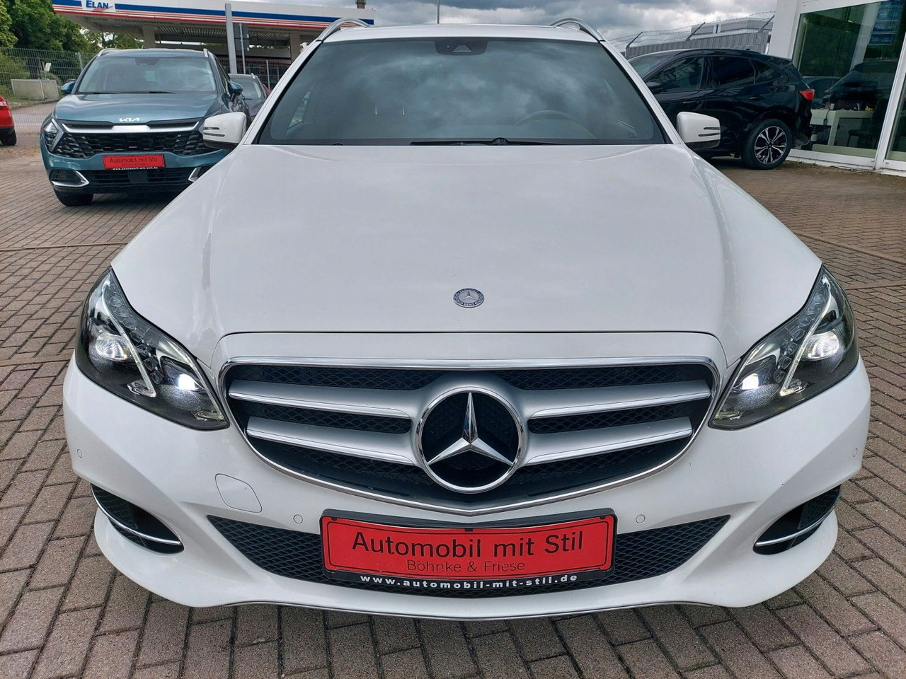 Mercedes-Benz E 220 E -Klasse T 220CDI LED Glasdach Leder Navi - Car: picture 4 Mercedes-Benz E 220 E -Klasse T 220CDI LED Glasdach Leder Navi - Car: picture 4