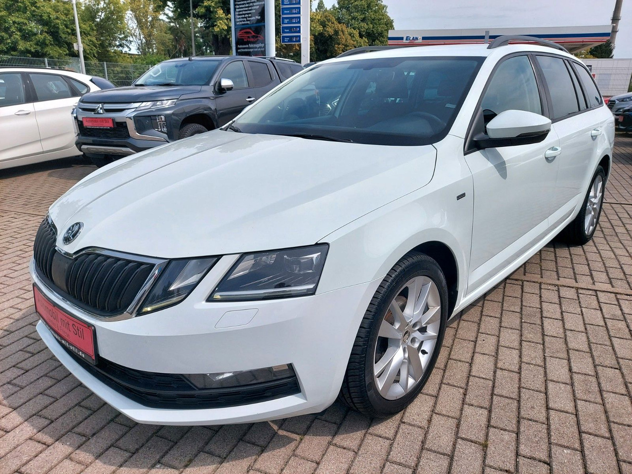Skoda Octavia Combi Drive LED ACC Radar DAB 8xRad AHK - Station wagon: picture 5 Skoda Octavia Combi Drive LED ACC Radar DAB 8xRad AHK - Station wagon: picture 5