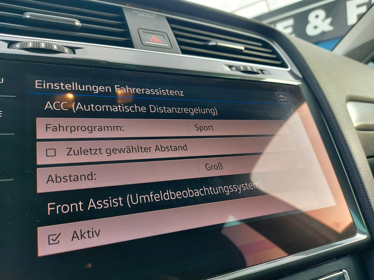 Volkswagen Golf VII Variant DSG Comfort ACC Massage Nav DAB - Station wagon: picture 2 Volkswagen Golf VII Variant DSG Comfort ACC Massage Nav DAB - Station wagon: picture 2