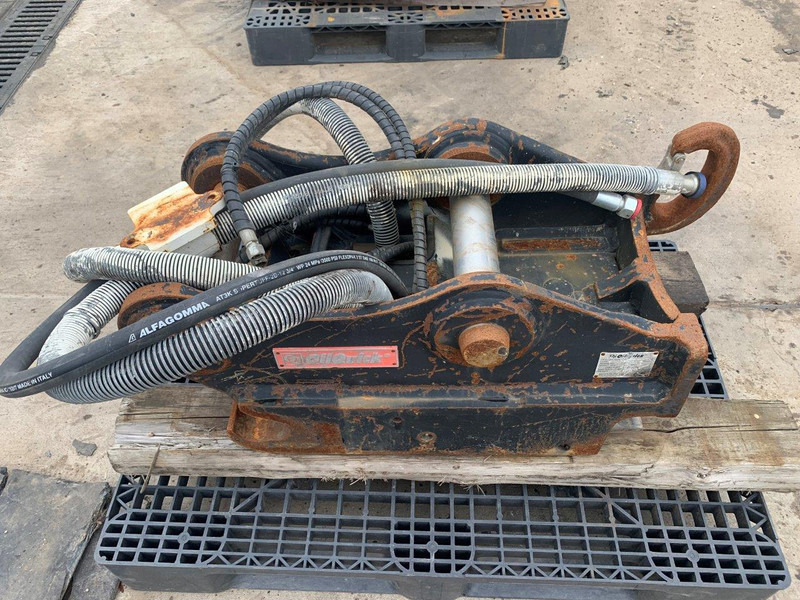 Oil Quick OQ 70 - Quick coupler: picture 1 Oil Quick OQ 70 - Quick coupler: picture 1