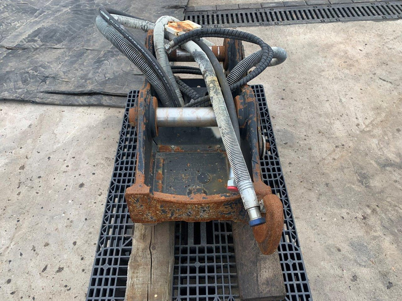 Oil Quick OQ 70 - Quick coupler: picture 3 Oil Quick OQ 70 - Quick coupler: picture 3