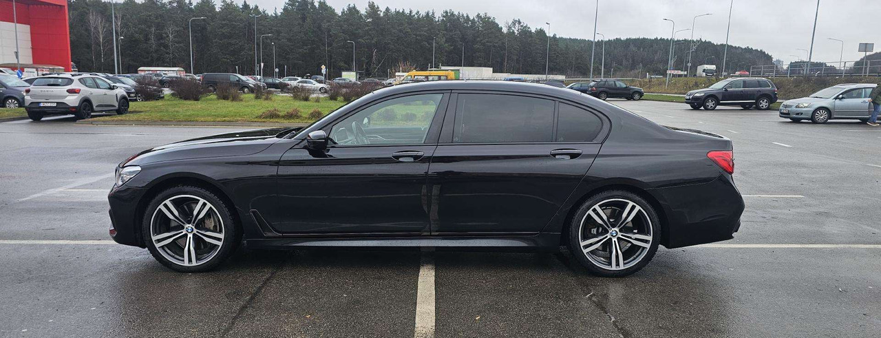 Sedan BMW 750: picture 8