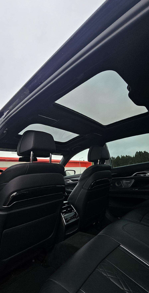 Sedan BMW 750: picture 14