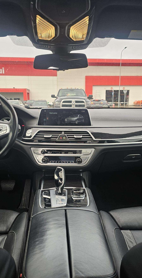 Sedan BMW 750: picture 10