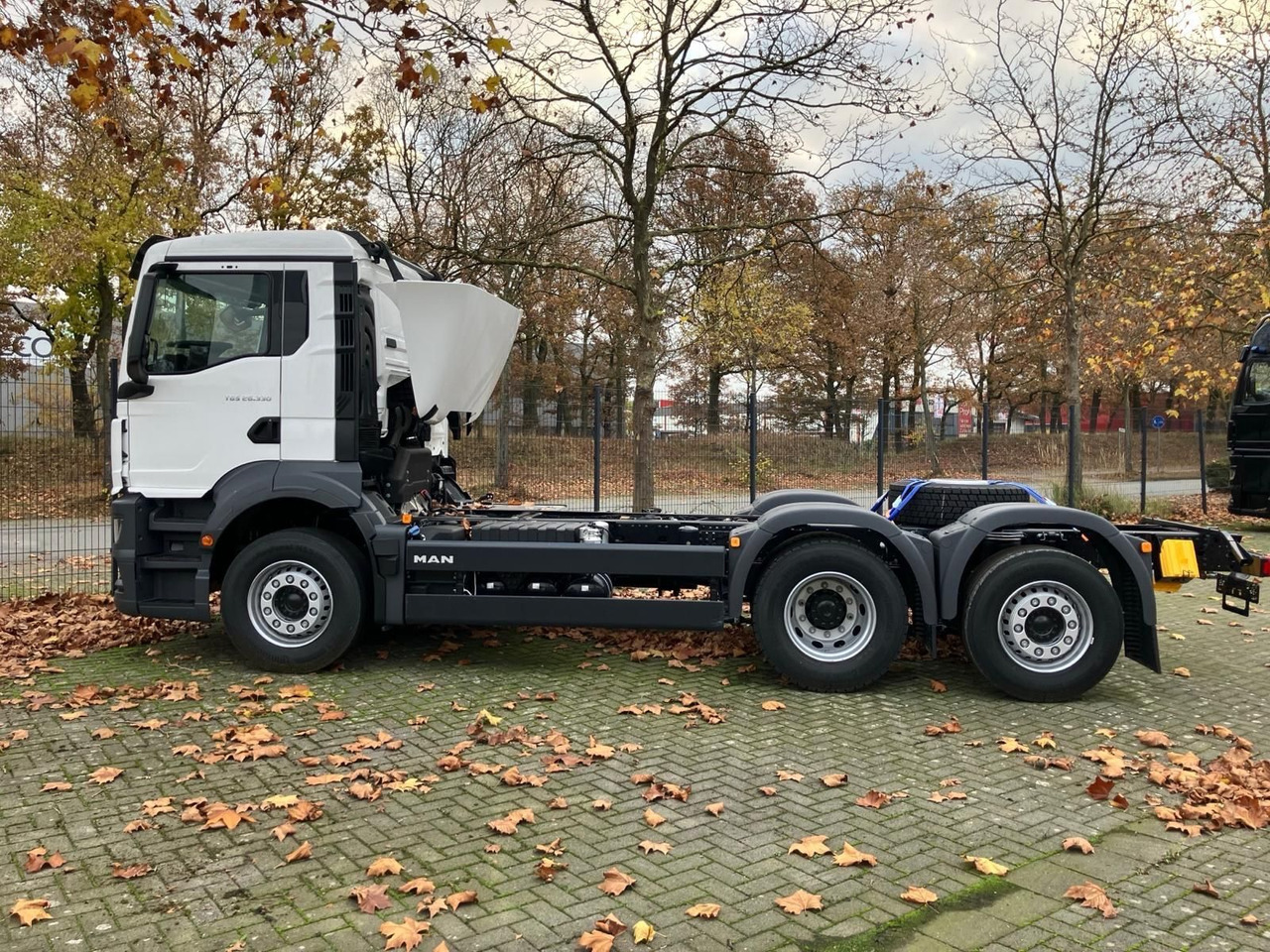 MAN TGS 26.330 6x2-4BL Fahrgestell/NLA/AC/EU6e - Cab chassis truck: picture 2 MAN TGS 26.330 6x2-4BL Fahrgestell/NLA/AC/EU6e - Cab chassis truck: picture 2