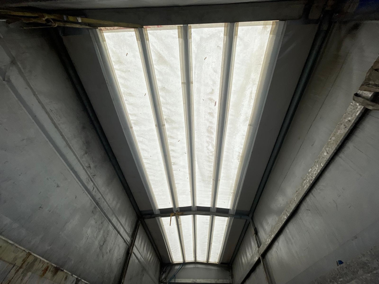 Curtainsider truck Volvo FH 460 EEV Dreiseiten-Getreidekipper/gel. NLA/AC: picture 16