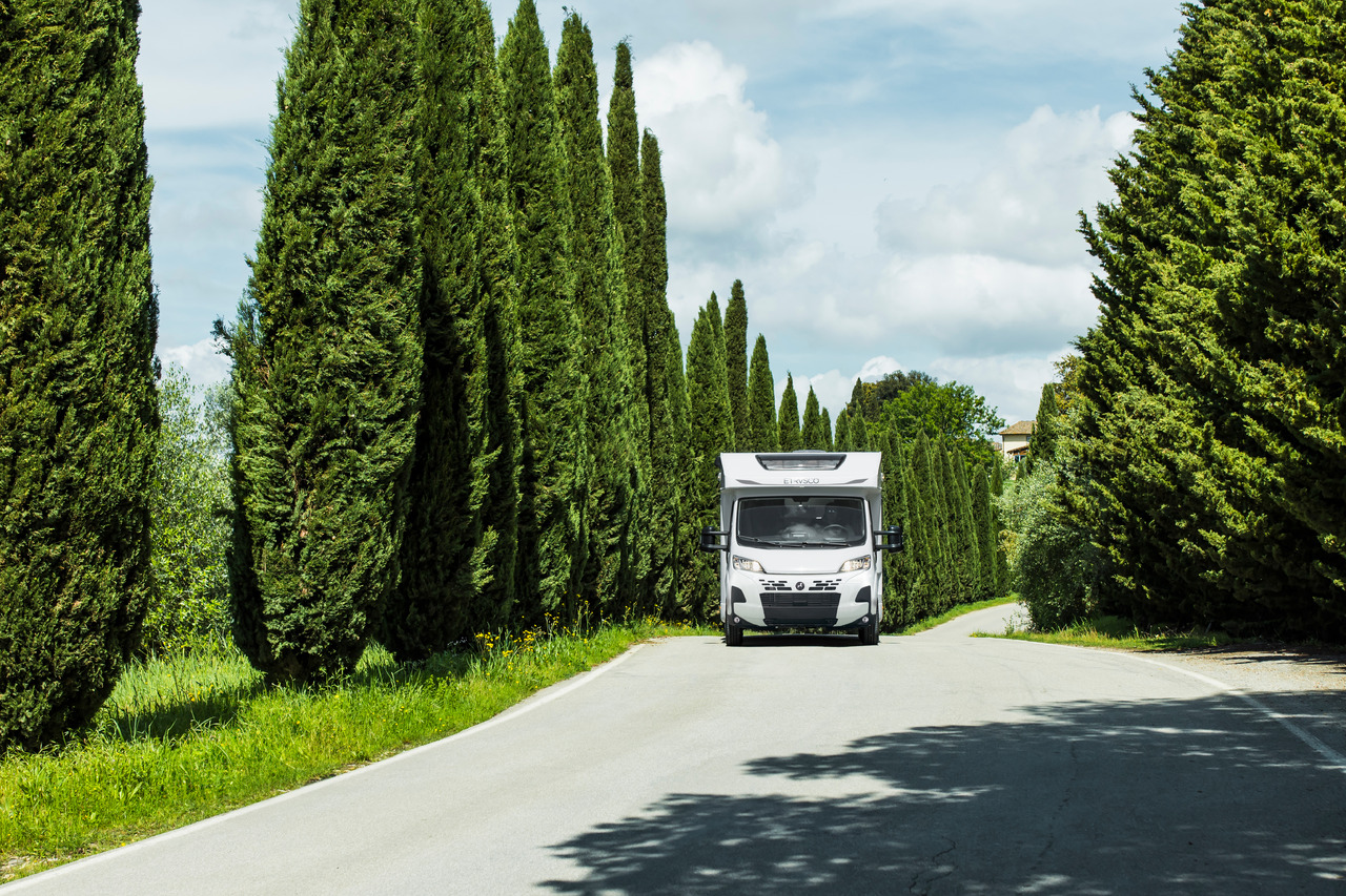 New Semi-integrated motorhome Etrusco T 7.3 QCF: picture 13