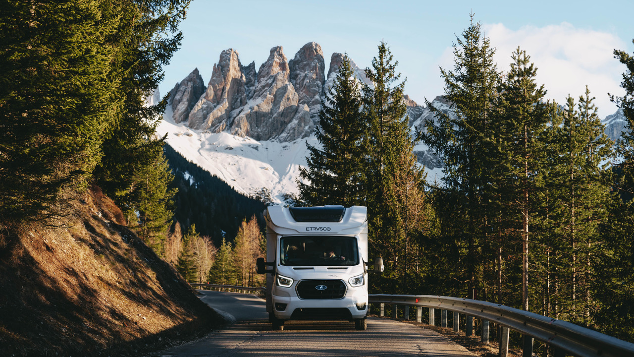 New Semi-integrated motorhome Etrusco T 7.3 QCF: picture 8