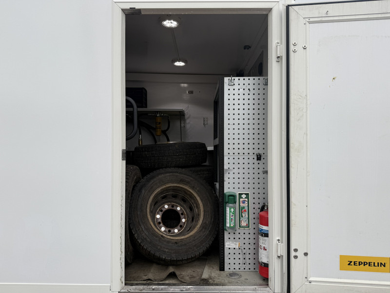 Box van Iveco Daily Daily 70C18 3.0 *Service bus / Inbouw* LED Climate Control Cruise Control Tachograaf Standkachel Trekhaak Camera Stoelverwarming: picture 9 Box van Iveco Daily Daily 70C18 3.0 *Service bus / Inbouw* LED Climate Control Cruise Control Tachograaf Standkachel Trekhaak Camera Stoelverwarming: picture 9