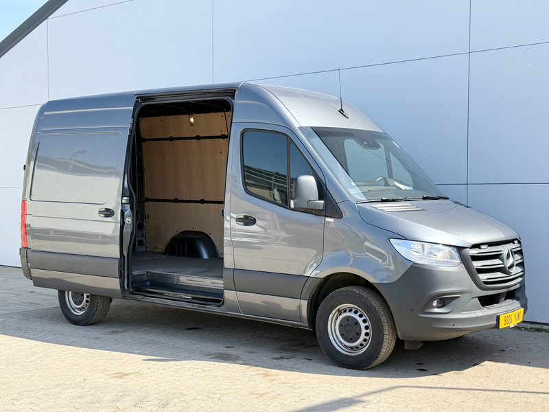 Mercedes-Benz Sprinter 319 1.9 CDI Automaat L2H2 Airco Cruise Control Lane Assist Camera Carplay Dodehoek waarschuwing Parkeersensoren voor achter - Panel van: picture 5 Mercedes-Benz Sprinter 319 1.9 CDI Automaat L2H2 Airco Cruise Control Lane Assist Camera Carplay Dodehoek waarschuwing Parkeersensoren voor achter - Panel van: picture 5