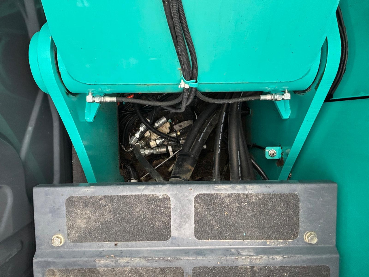 Crawler excavator Kobelco SK140SRLC-5: picture 15