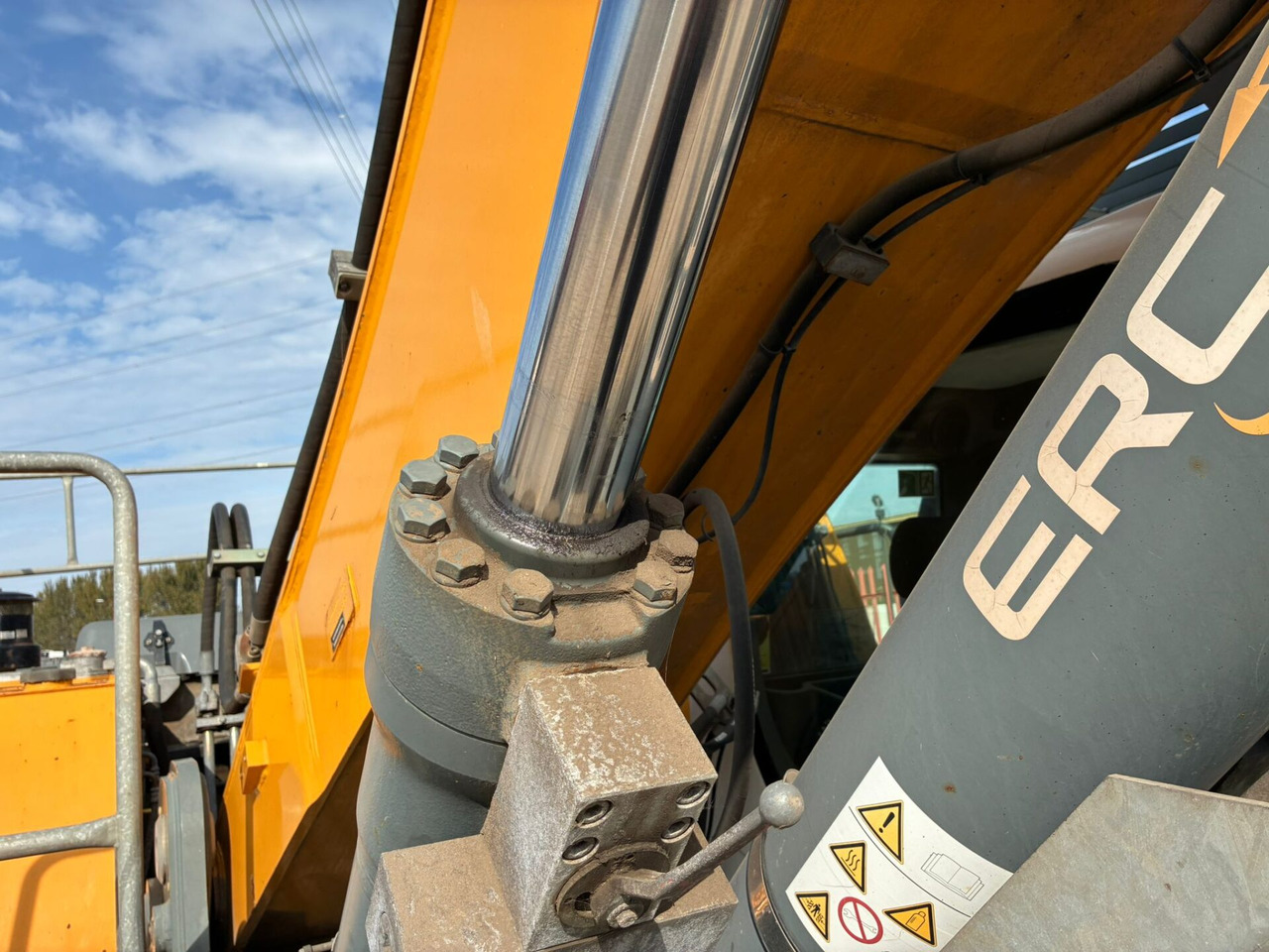 Waste/ Industry handler Liebherr LH40M: picture 11